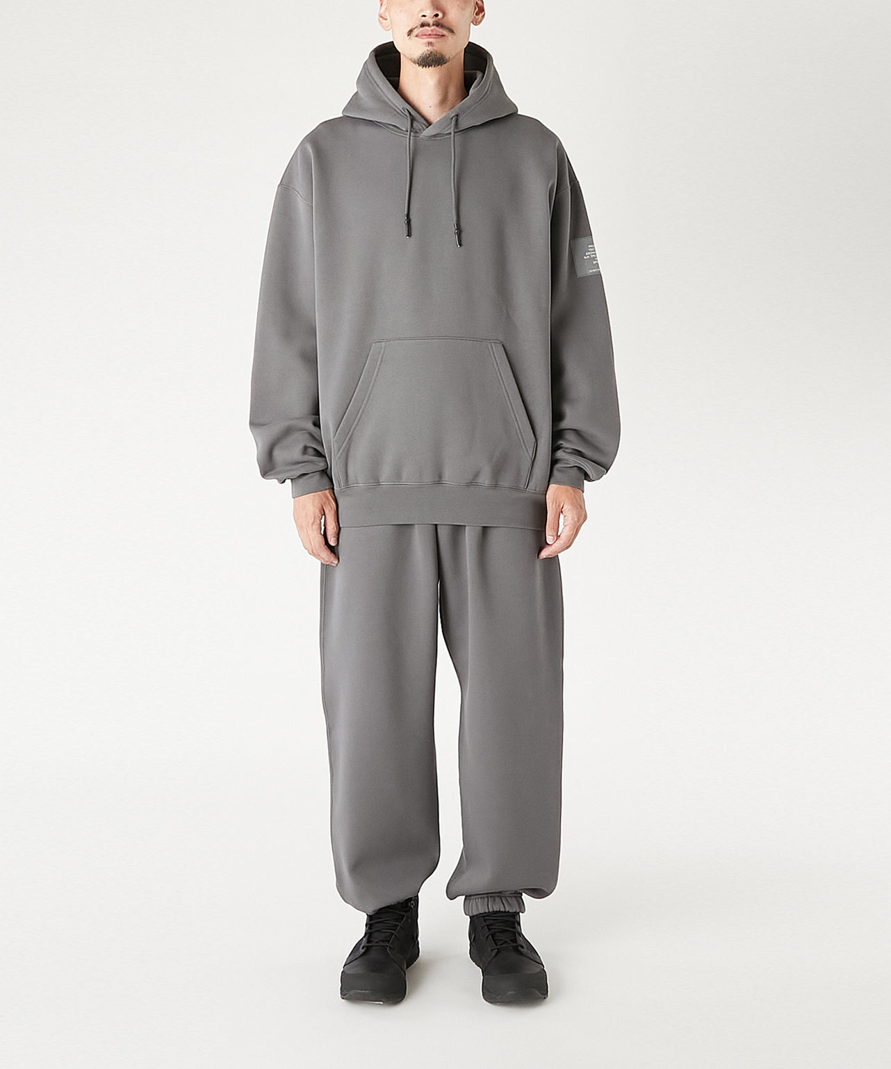 HOODED SWEATSHIRT
