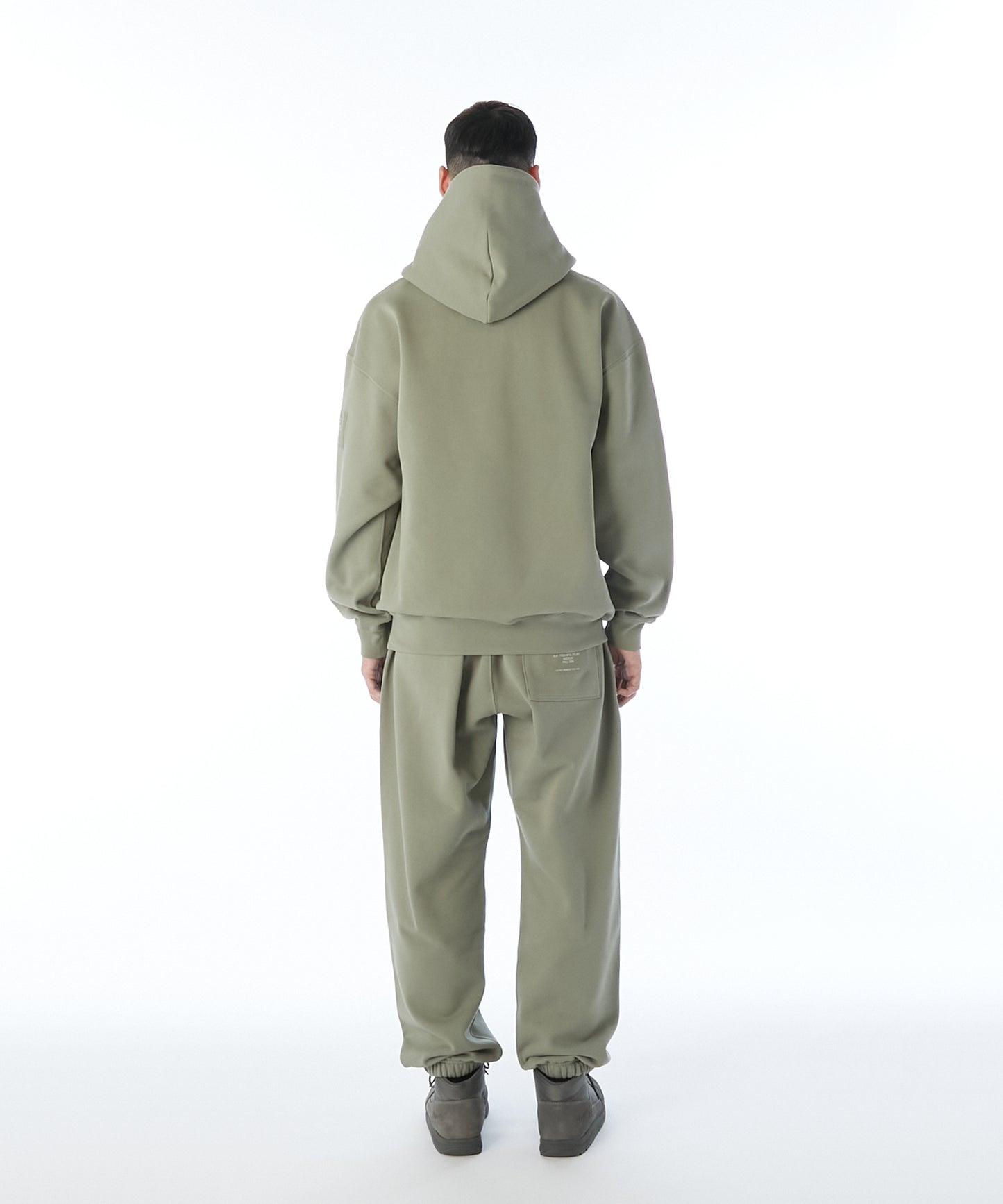 HOODED SWEATSHIRT