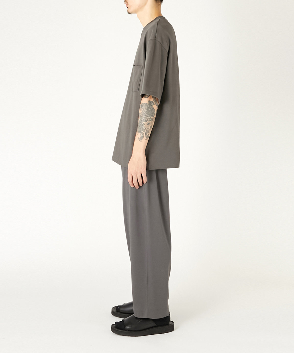 CREW NECK T-SHIRT
