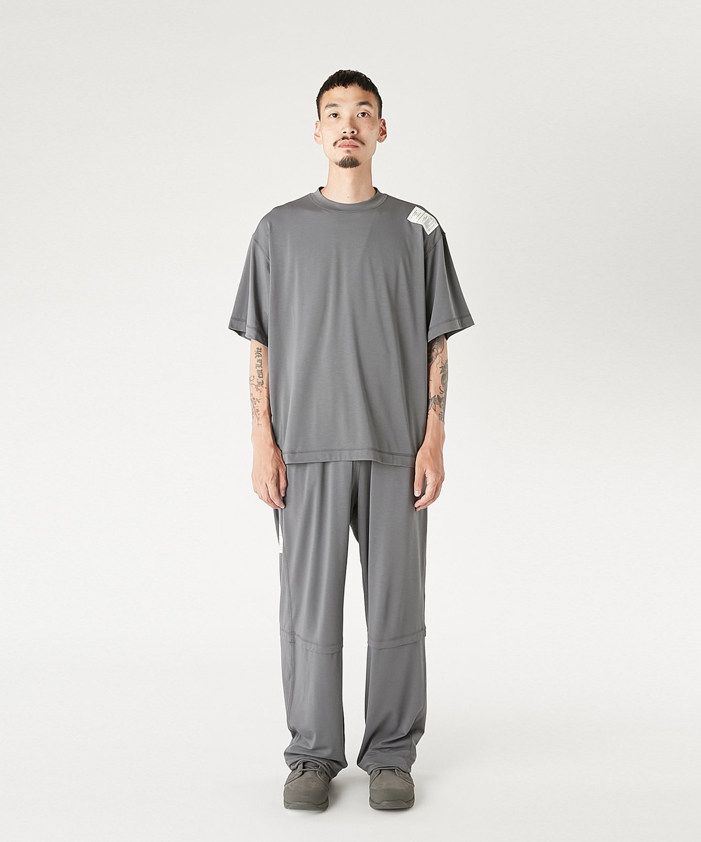 BACK SEAM T-SHIRT