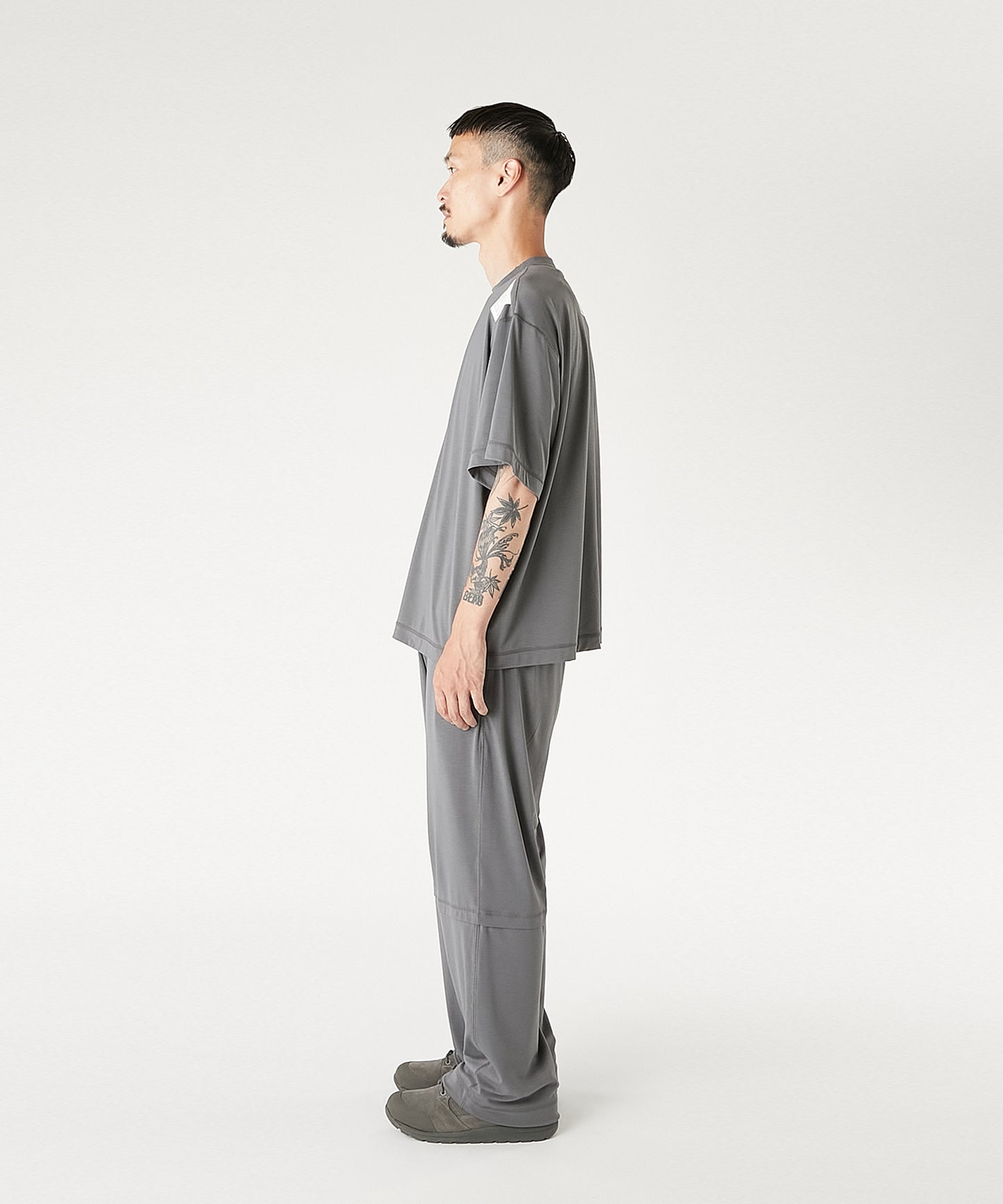 BACK SEAM T-SHIRT