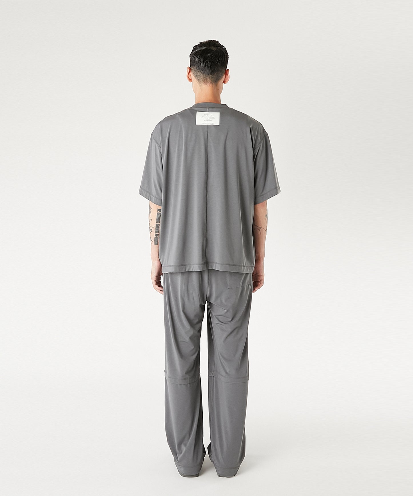 BACK SEAM T-SHIRT