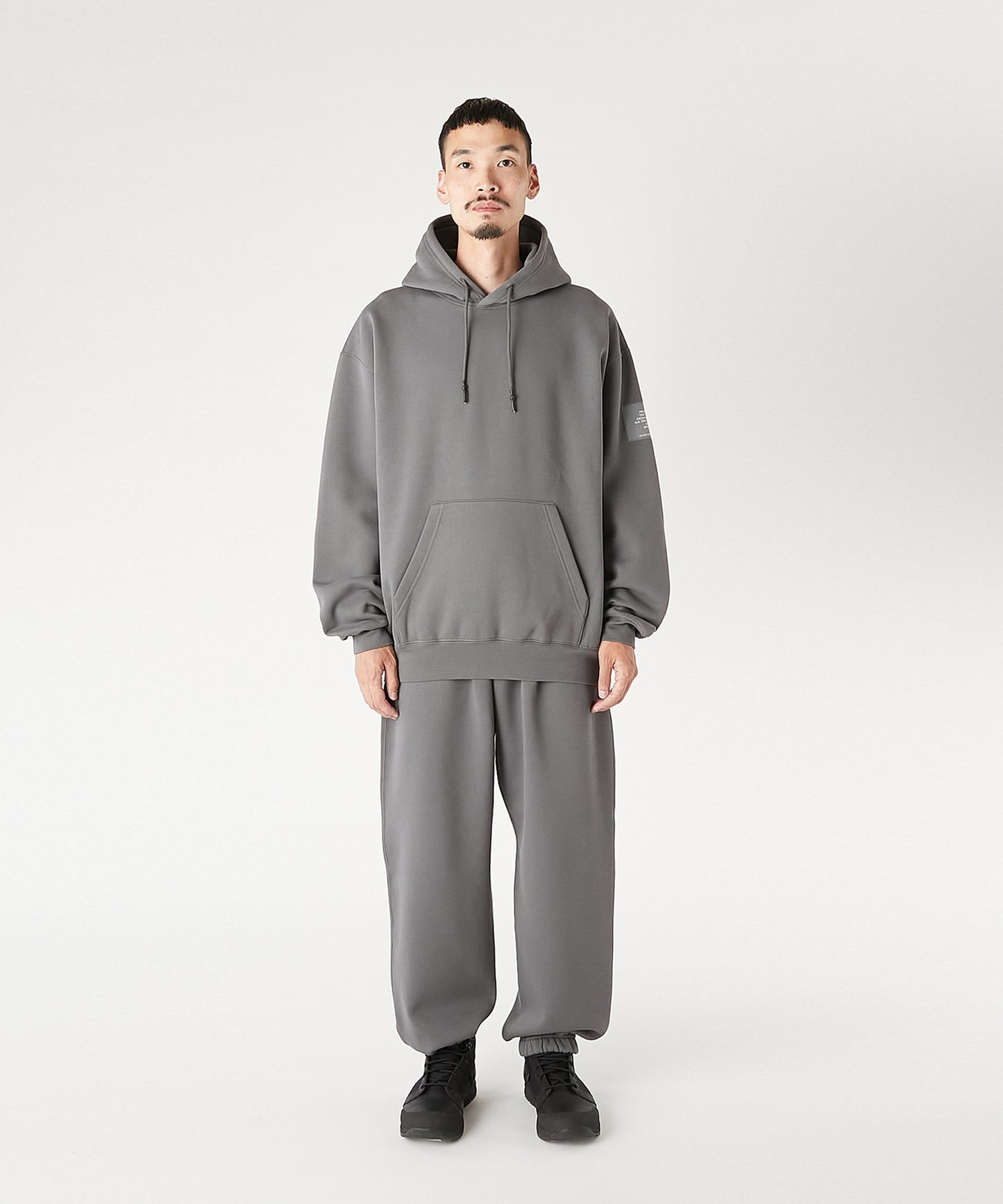 HOODED SWEATSHIRT