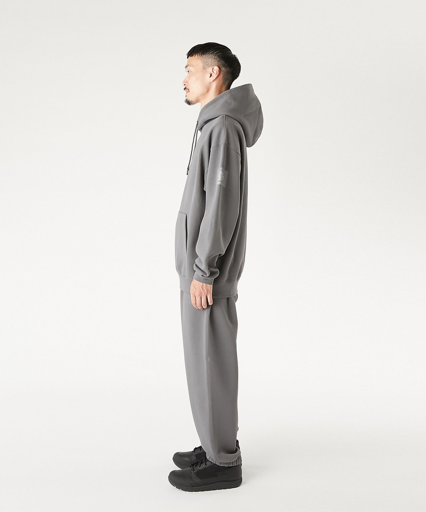 HOODED SWEATSHIRT