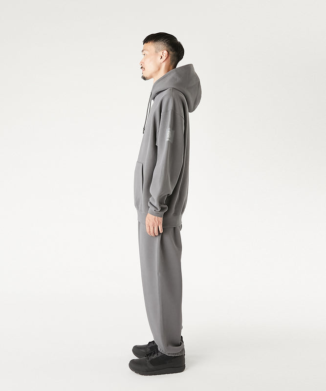 HOODED SWEATSHIRT