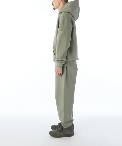 HOODED SWEATSHIRT