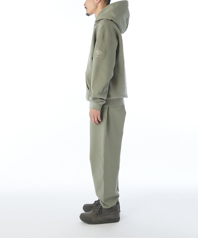 HOODED SWEATSHIRT