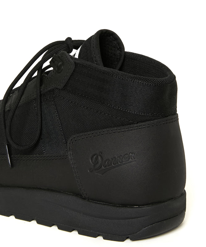 TRAINING SHOES